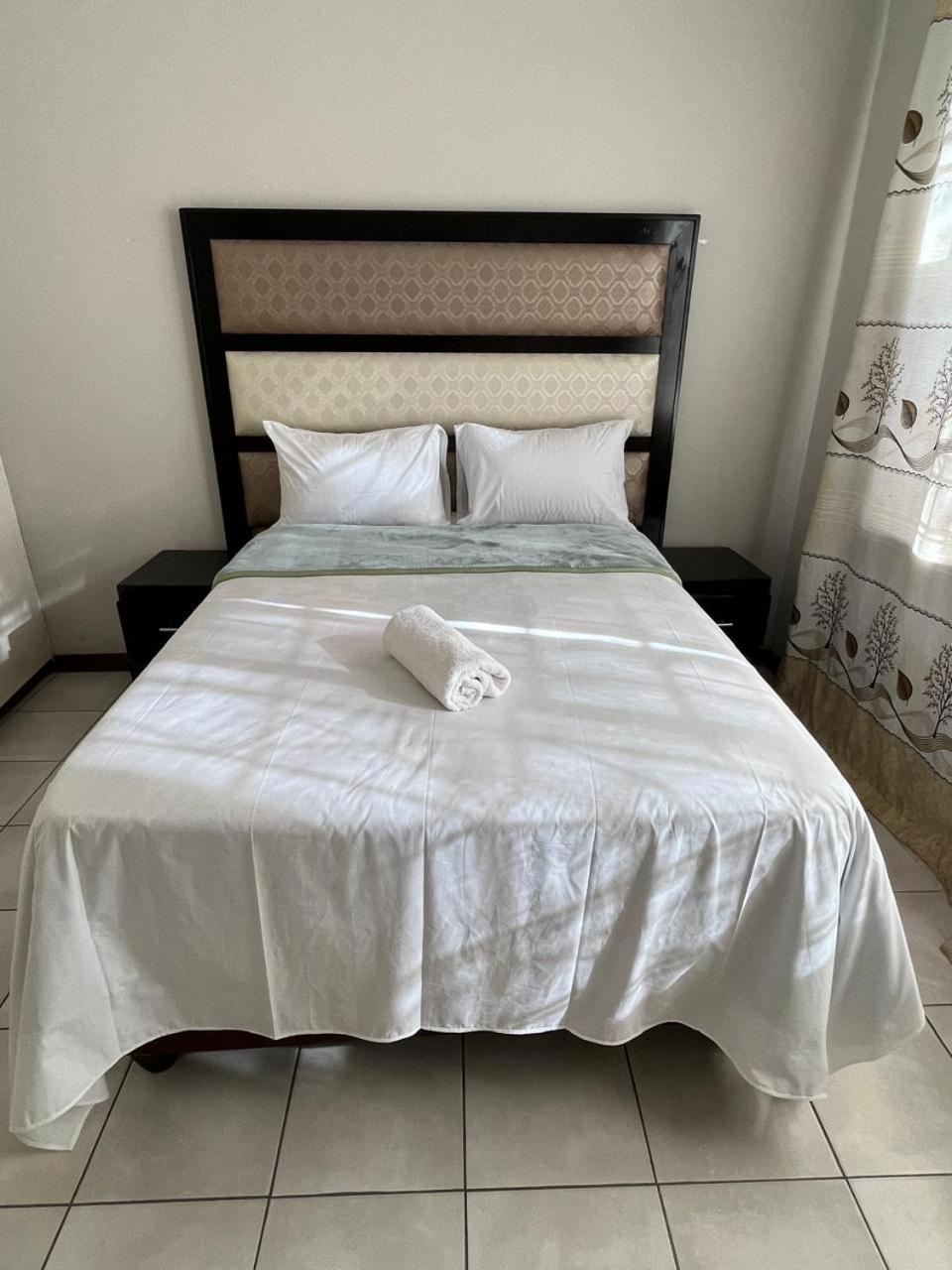 Hampton Guesthouse โจฮันเนสเบิร์ก ภายนอก รูปภาพ